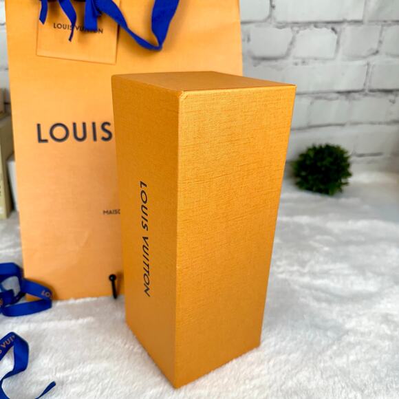 Louis Vuitton Box, tissue paper, Shopping Bag, gift note card tag and ribbon set - Picture 6 of 12